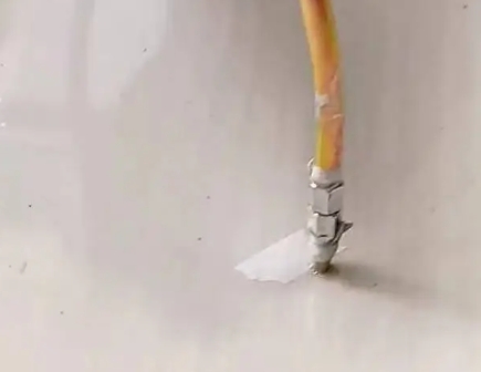 枣庄瓷砖空鼓维修公司专业解答在瓷砖铺贴过程中，如果使用的砂料过粗（如全部使用了粗砂），可能会导致以下问题