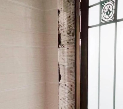 枣庄瓷砖空鼓免砸砖维修公司分享吸水砖泡水时间不够或过长都会对瓷砖铺贴效果产生影响